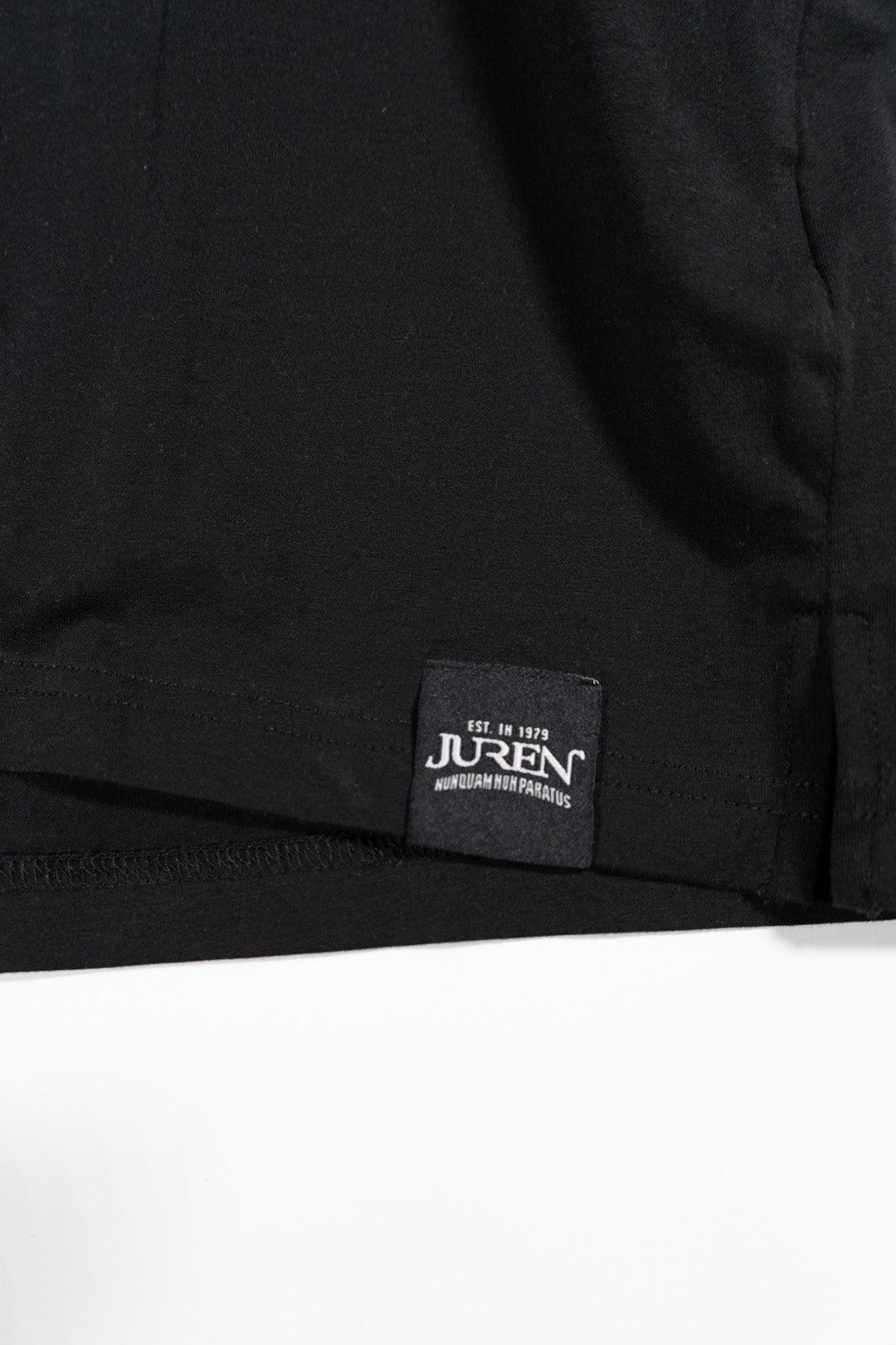 Juren Pill Black Tee